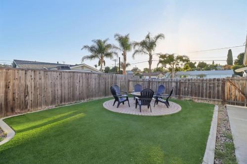 La Presa House | Entire Private 4-Bedroom Home w Gated Yard, Parking, King Bed, Available Now
