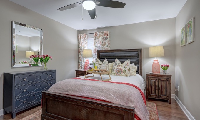 Glen Iris Condo | Entire renovated condo in gated community for you