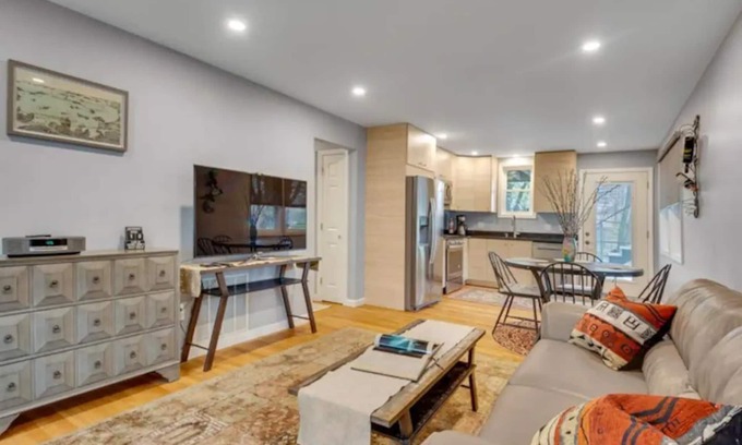 Brook Farm Apartment | Entire rental unit hosted by Tomasz