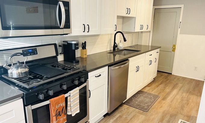 North End House | Entire Rental Unit Saint Paul Lovely Modern Home