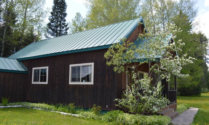 Pinnacle House | Entire Rustic House Close to Glacier Park Vacation
