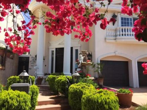 North of Montana House | Entire Second Flr - Santa Monica Luxury Roman Villa