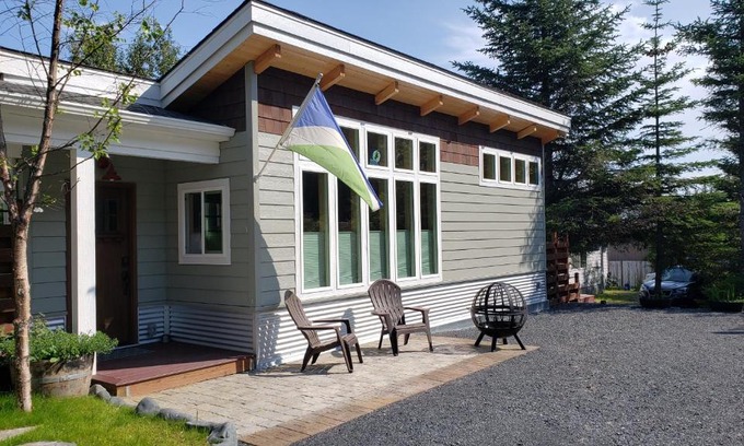 Seward House | Entire Tiny Home close to cruise ship terminal Alaska Railroad and downtown Seward