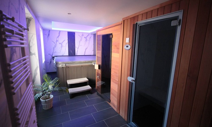 Scharrachbergheim-Irmstett Cottage | Entre-Deux-Vignes cottage on the Wine Route in Alsace with wellness area