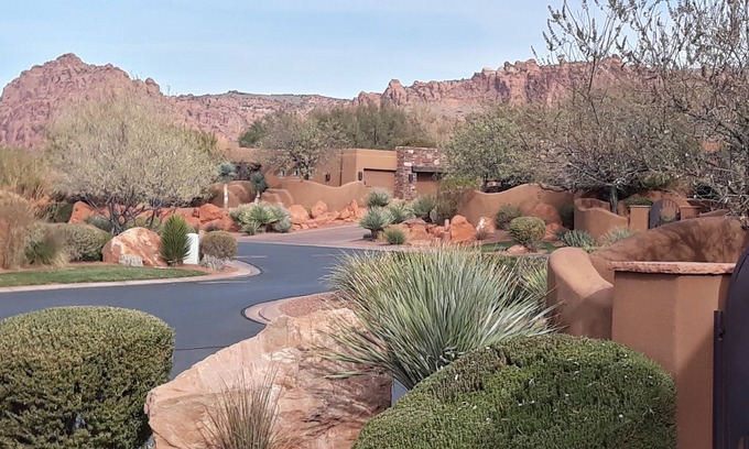 St. George House | Entrada 2 BR, 2BA Waterside Villa w/Full Kitchen & 2 Private Garages