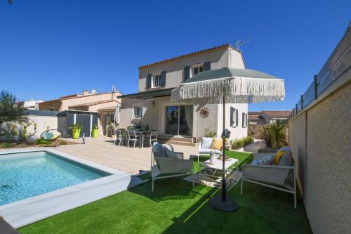 Raphele-les-Arles Villa | Entre les Alpilles, la Mer, la Camargue, à huit kilomètres de ARLES ,Villa des jasmins ,piscine,3 chambres ,climatisation, wifi fibre