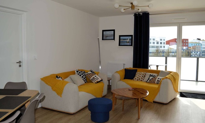 Courseulles-sur-Mer Apartment | Entre Plage et Ports : Le 49 - Avec Balcon