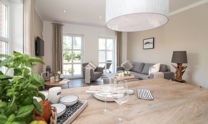 Greetsiel Apartment | Entspannung Pur: Moderne Ferienwohnung 'viel Meer' mit Sauna und Garten