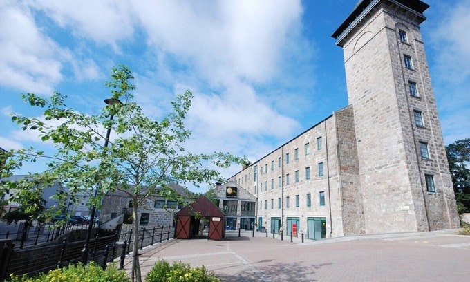 Central Aberdeen Apartment | EPI - 1 Bed Penthouse Apartment with En-suite Bathroom and Dressing Room
