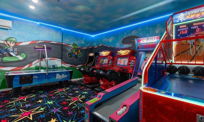 Davenport Villa | Epic 8BR Villa w/Free Arcade, Theater, Pool & Spa!