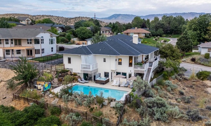 Highlands House | Epic Hillside Retreat Htd Pool HotTub Golf 4400sf