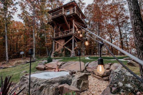 Ringgold House | Epic Lookout Tree House Tower Overlooking the Breathtaking North Georgia Appalachian Mountains, Ringgold