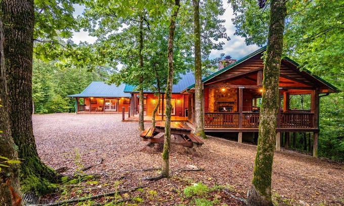 Broken Bow Cabin | Epic Mountain Retreat: Pool Table, Dining/Gathering, ADA compliant, Creek Lot