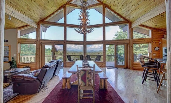 Murphy House | Epic Mountain Views | 2 Kings | Sleeps 8 + Dogs!