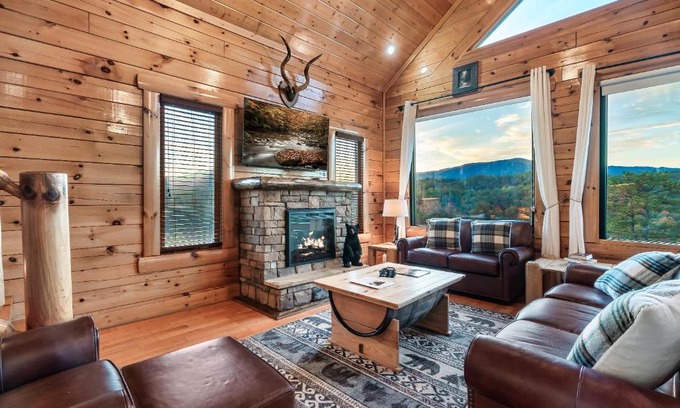 Gatlinburg - Pigeon Forge House | Epic Mountain Views, Hot Tub, Game Room, Sleeps 10