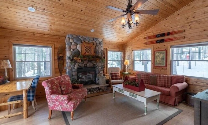 Pequot Lakes Cabin | Epic Sunset Views | Fire Pit | 2 Kings | Pontoon Available