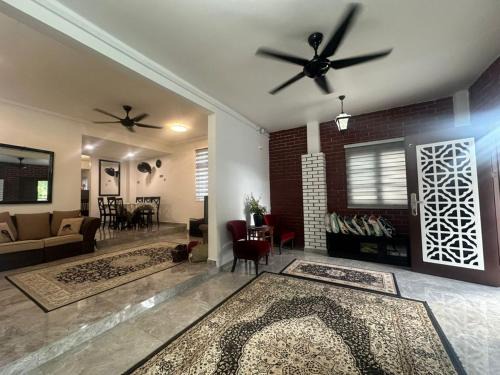 Semenyih House | Eqa's Homestay Perfect for Muslim family vacation