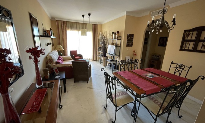 Motril Apartment | Equipado, Terraza de 32 m2 con vistas al campo de golf en Playa Granada.