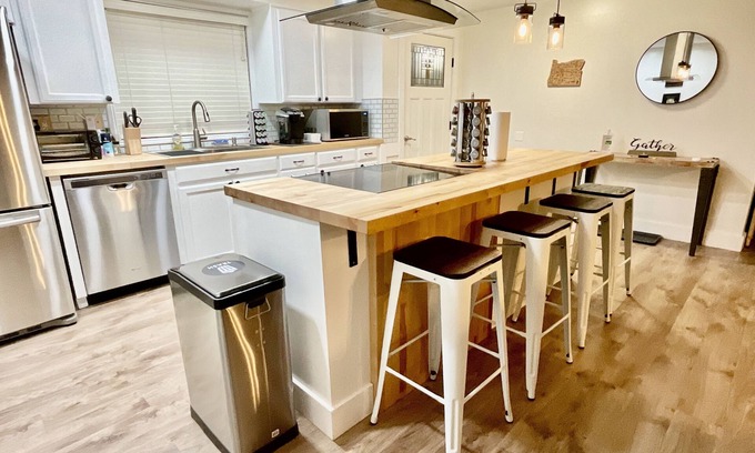 Metzger House | Equipped 3bd/2ba Home with Private Backyard Oasis, Comfort & Convenience Await!