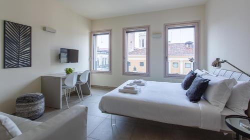 Historic Centre Apartment | Erïk Langer Pedrocchi Suites