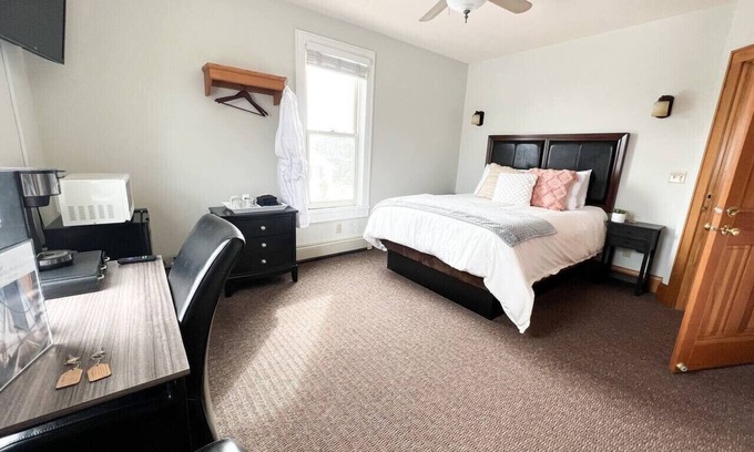 Bayfield Hotel | Erie Suite @ The Bayfield Guest House, Bayfield