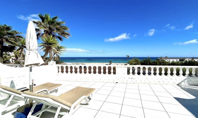 Bahia Calma Apartment | on the beachfront with unique views