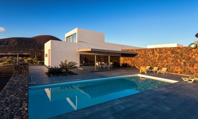 Lajares House | KINEGUA, FUERTEVENTURA. 6 ROOMS
