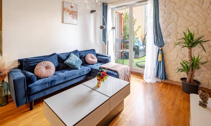 Le Plessis-Bouchard Apartment | Escapade Exotique-Private Terrace-Love&Jacuzzi
