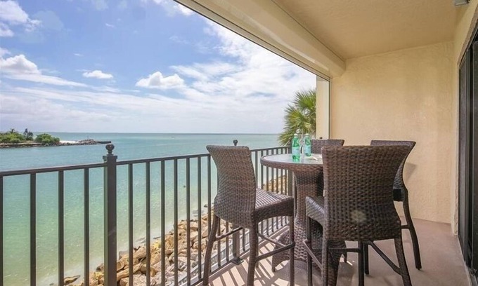 Sunset Beach House | Escape 2 Lands End Your Beachside Paradise on T.I.
