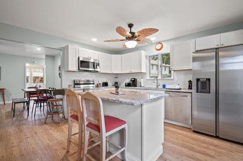 Deep Hole House | Escape at Deep Hole Hideaway - Pet friendly duplex!
