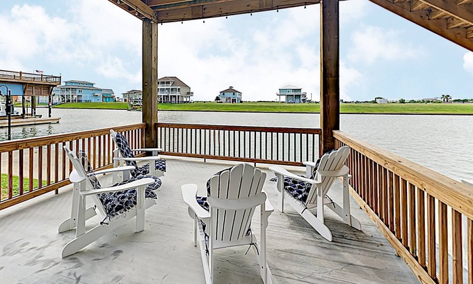 Galveston House | Escape | Canal Front | Boat Deck | Fishing Spot