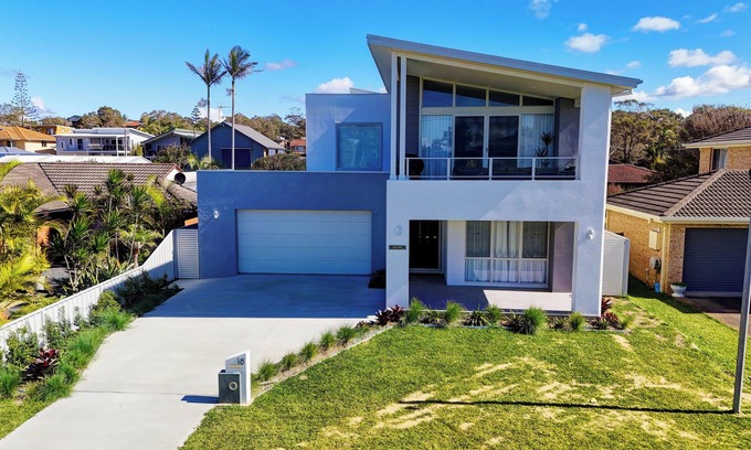 Diamond Beach House | Escape - Just 62 Steps to the gorgeous Diamond Beach