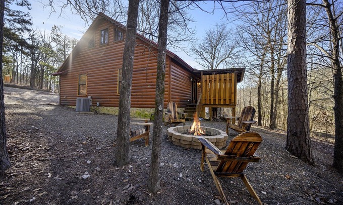 Broken Bow Cabin | Escape the City: Romantic Honeymoon Cabin in the heart of Hochatown