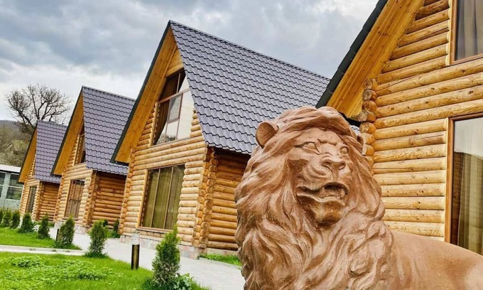Debet Villa | Escape the ordinary and discover a world of beauty at Riverside Eco Resort.