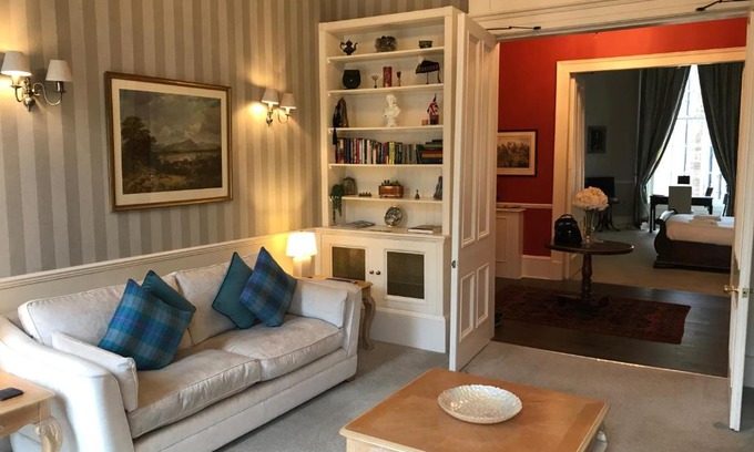 New Town Apartment | Escape To Edinburgh @ Albyn Place
