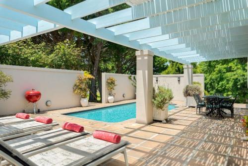 Fernkloof House | Escape to Hermanus Spacious Family Home