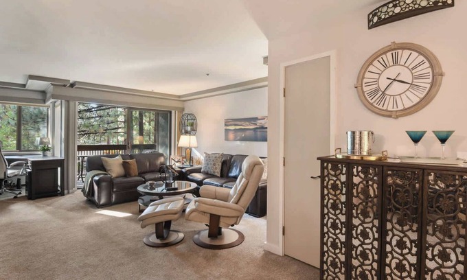 Incline Village Condo | Escape to Incline Village! Min to Beach and Skiing