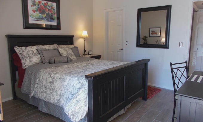 Chandler Condo | Escape To Lakeshore At Andersen Springs!