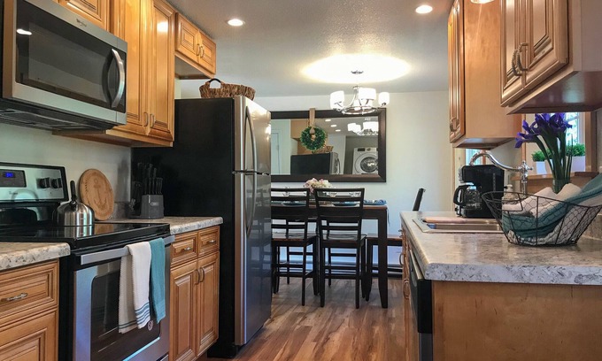 Ketchikan House | Escape to Nature With Modern Comforts 3 Bed 1 bath house
