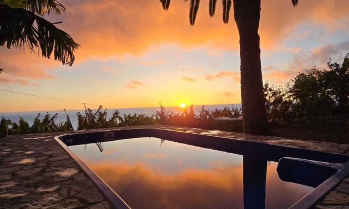 Tijarafe Cottage | Escape to paradise. An intimate house surrounded with a private pool.