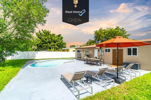Boulevard Heights House | Escape to Private Poolside Bliss
