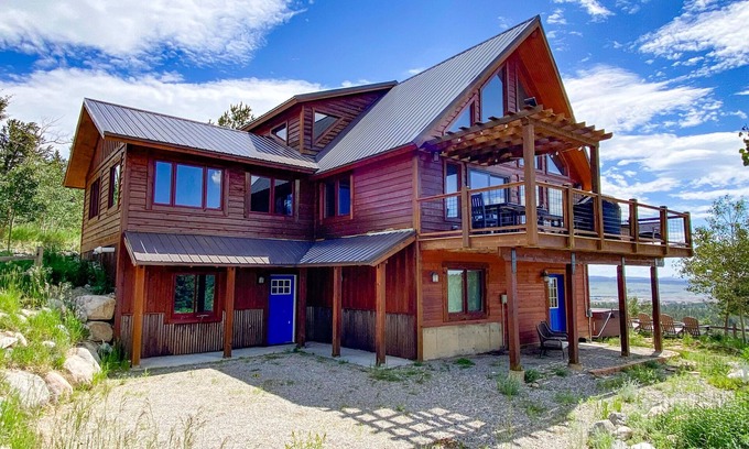 Fairplay Cabin | Escape to Pure Luxury with the Entire Family, w/Hot Tub, Chef's Kitchen - Blue Sky Ridge