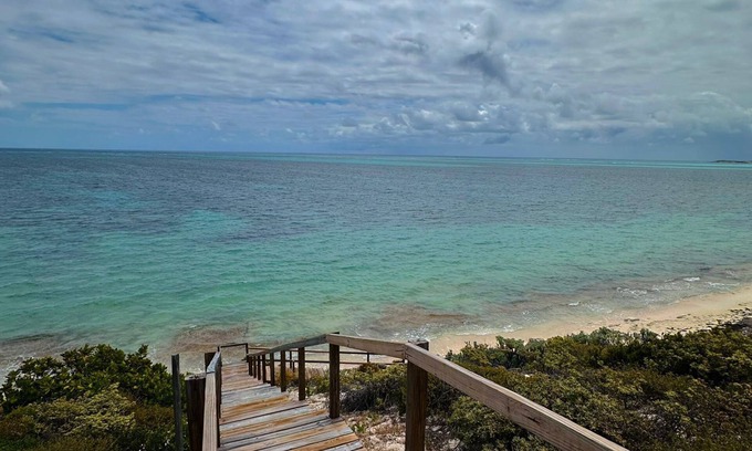 Cockburn Town House | Escape to Serenity: Charming One Bedroom Villa with Private Beach Access!