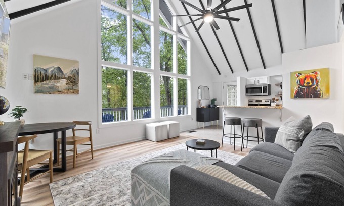 Front Royal Cabin | Escape to Shenandoah River, Hot Tub after a Hike!