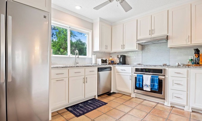 Saint Simons Island House | Escape to the Beach - to a Fantastic Retreat-mere steps from the Beach