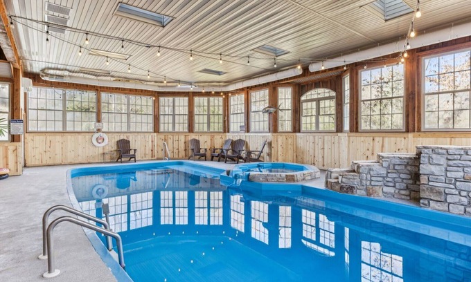 Gatlinburg - Pigeon Forge House | Escape to The Estate at Mill Creek: Luxury 5-Bed with Private Pool, Hot Tub, Game Room & Fire Pit