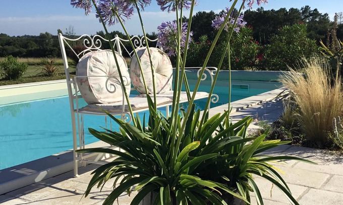 Montpeyroux Cottage | Escape to the French countryside, an hour to Bordeaux, 20 minutes to St Emilion