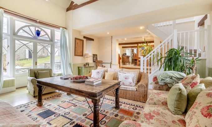Llanfihangel Tal-y-llyn House | Escape to the Hillis