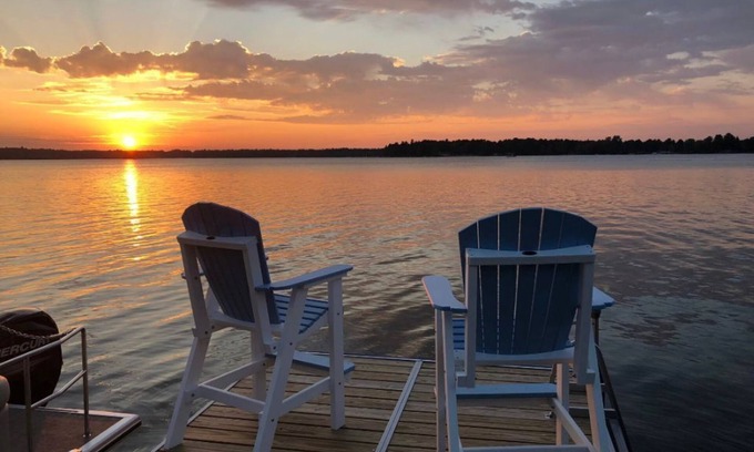 Lewiston Cabin | Escape to the Holiday House. Serenity of Sunsets, Lakeside boat dock included.