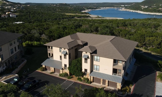 Leander Condo | Escape To The Hollows on Lake Travis/golf card provided